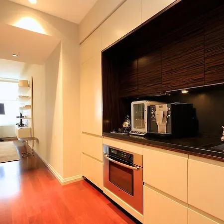 Financial District: Stylish Suite In Luxury Building